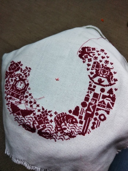 ウサギが顔出して、刺繍はもう少し。。_f0316507_19092894.jpg