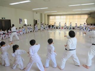 日曜空手　屯田教室　稽古納めの1000本突き！_c0118332_15072710.jpg