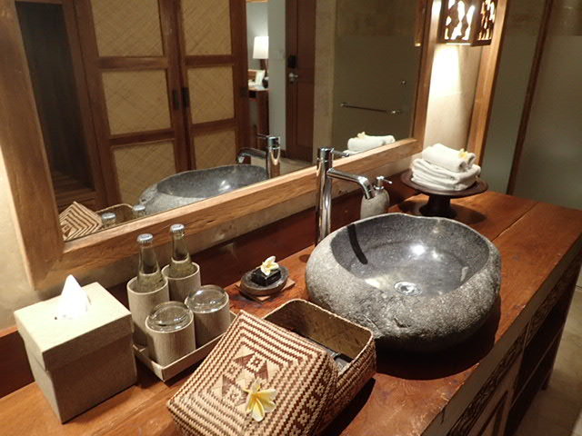 ウブドの２軒目のお宿は「The Sankara Suites & Villa」♪_e0039033_11315508.jpg