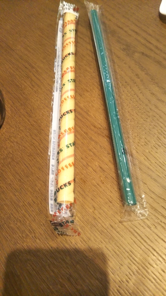 スターバックス サンタブーツチョコレートフラペチーノ_f0076001_22434110.jpg
