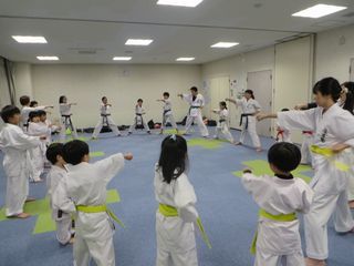 月曜空手　星置・明日風教室　稽古納めの1000本突き！_c0118332_22222024.jpg