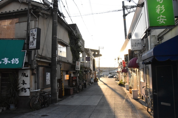 姫路の白線と花街_f0347663_16421501.jpg