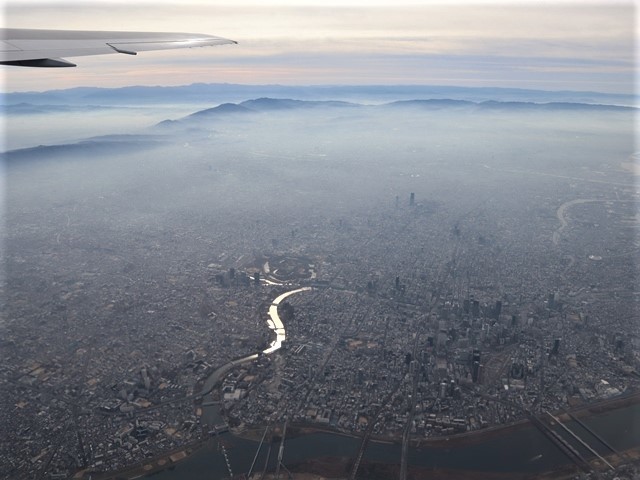 全日空からの絶景、大阪城と雲海、大阪の街が蜃気楼となった・・・・絶景かな大阪の街、ANAからの絶景写真_d0181492_21451204.jpg