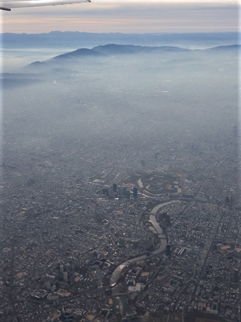 全日空からの絶景、大阪城と雲海、大阪の街が蜃気楼となった・・・・絶景かな大阪の街、ANAからの絶景写真_d0181492_21452082.jpg