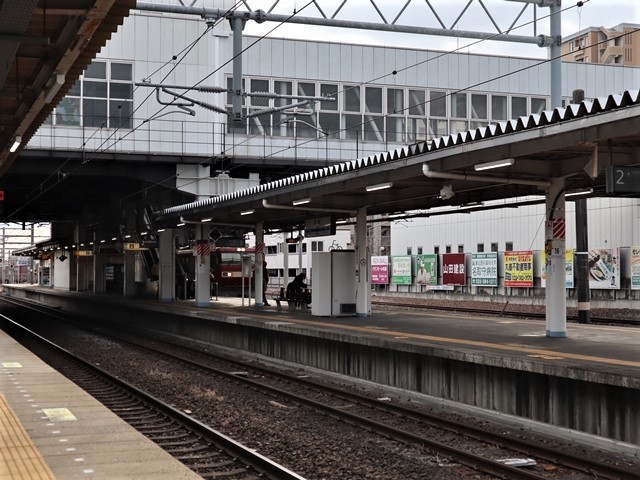 藤田八束の鉄道写真@JR名取駅からの写真を撮りました。冬の寒い中貨物列車は走ります。_d0181492_23085168.jpg