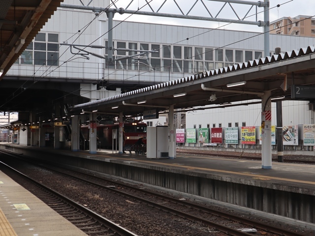 藤田八束の鉄道写真@JR名取駅からの写真を撮りました。冬の寒い中貨物列車は走ります。_d0181492_23090100.jpg