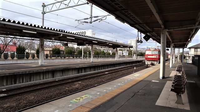 藤田八束の鉄道写真@JR名取駅からの写真を撮りました。冬の寒い中貨物列車は走ります。_d0181492_23103050.jpg