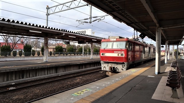 藤田八束の鉄道写真@JR名取駅からの写真を撮りました。冬の寒い中貨物列車は走ります。_d0181492_23103925.jpg