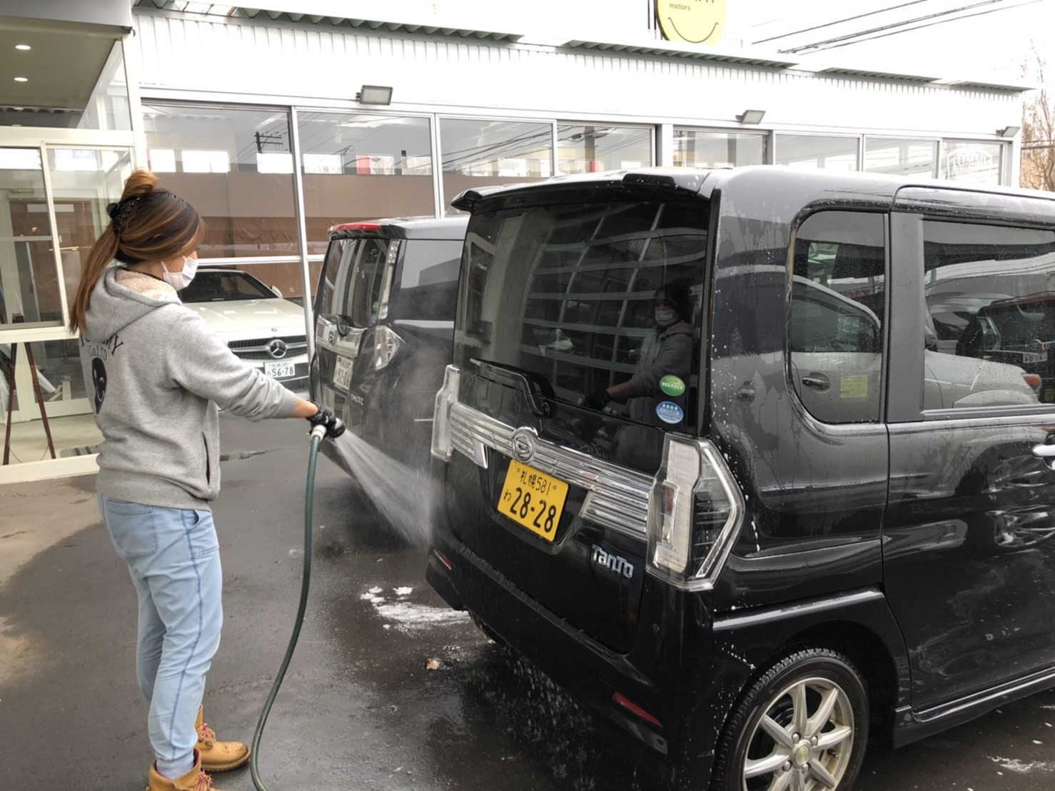 12月17日(火)本店ブログ♪ ハイエースバン 5ドアバン3.0DT スーパーGLロング 4WD_b0127002_17264670.jpg