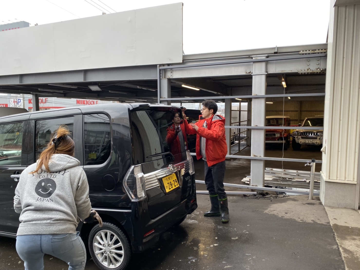 12月17日(火)本店ブログ♪ ハイエースバン 5ドアバン3.0DT スーパーGLロング 4WD_b0127002_17284228.jpg