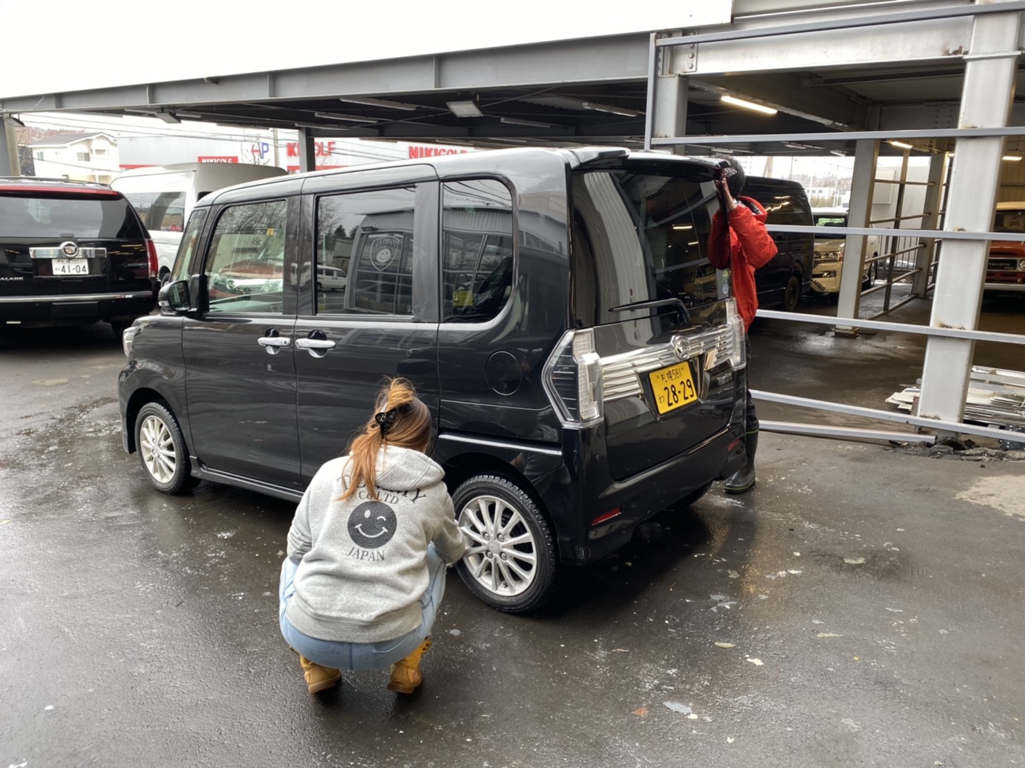 12月17日(火)本店ブログ♪ ハイエースバン 5ドアバン3.0DT スーパーGLロング 4WD_b0127002_17285527.jpg