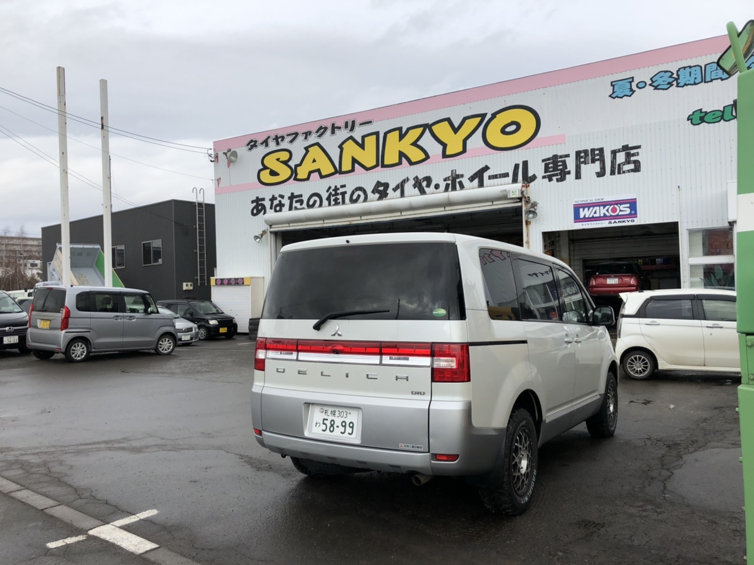 12月17日(火)本店ブログ♪ ハイエースバン 5ドアバン3.0DT スーパーGLロング 4WD_b0127002_17302043.jpg