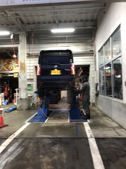 12月17日(火)本店ブログ♪ ハイエースバン 5ドアバン3.0DT スーパーGLロング 4WD_b0127002_17361394.jpg