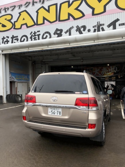 12月17日(火)本店ブログ♪ ハイエースバン 5ドアバン3.0DT スーパーGLロング 4WD_b0127002_17434650.jpg