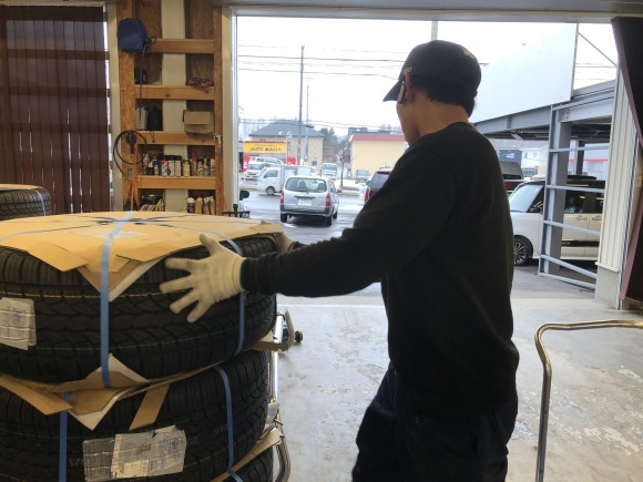 12月17日(火)本店ブログ♪ ハイエースバン 5ドアバン3.0DT スーパーGLロング 4WD_b0127002_17485053.jpg