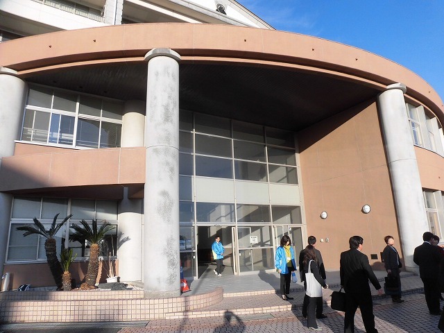 議会報告会で富士市立高校へ 生徒たちが熱っぽく語る「吉藤オリィ」さん _f0141310_06301936.jpg
