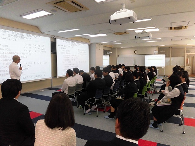 議会報告会で富士市立高校へ 生徒たちが熱っぽく語る「吉藤オリィ」さん _f0141310_06305227.jpg