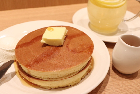 銅板で焼く珈琲館のホットケーキ_e0234741_00061482.jpg