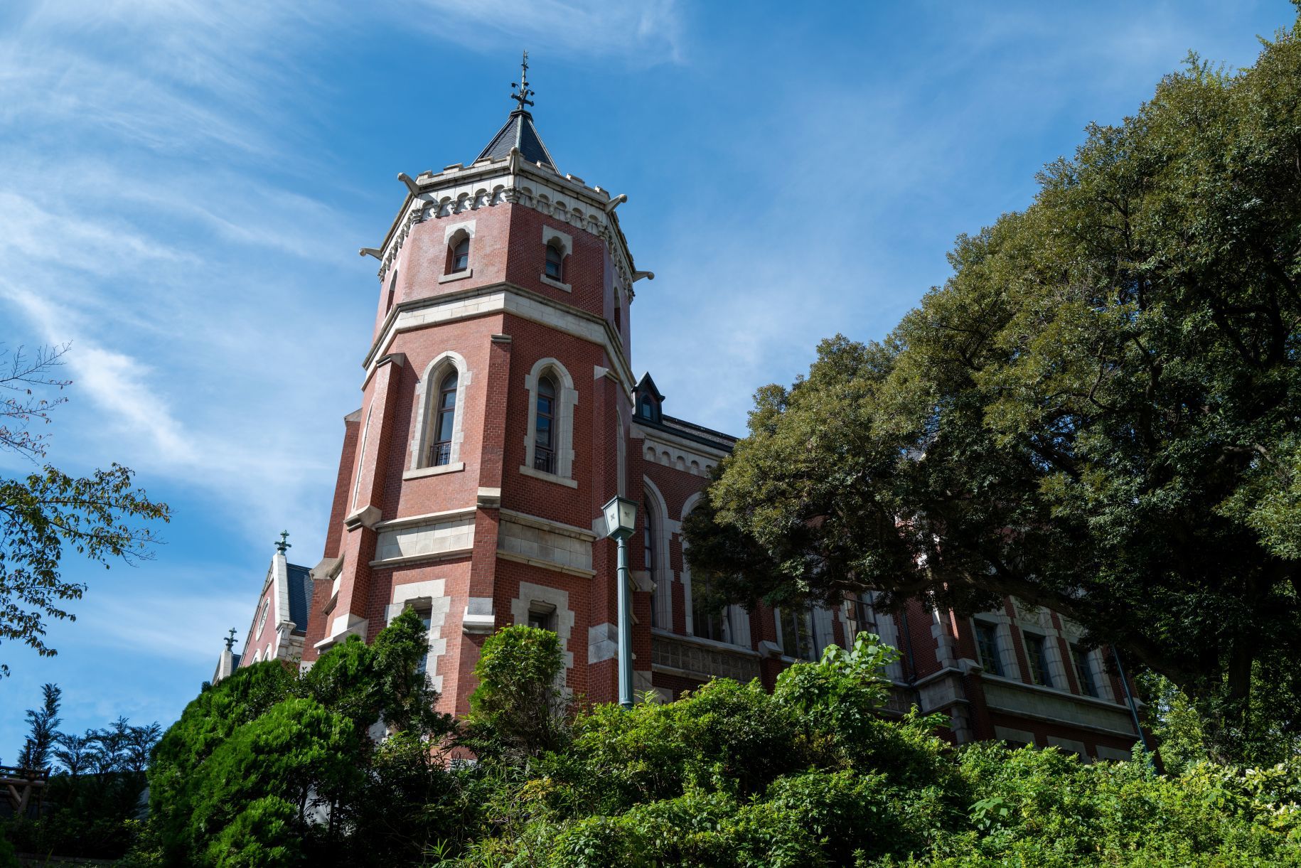 重要文化財｜慶應義塾大学 図書館旧館・三田演説館】 外観、内部の様子 詳細紹介 : 文化遺産見学案内所