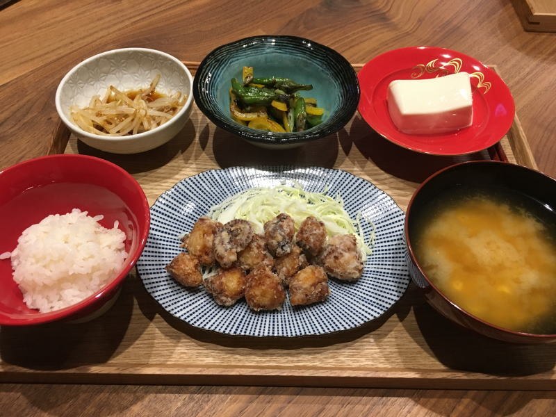 献立 タコの唐揚げ もやしのナムル インゲンとパプリカの塩ガーリック炒め 冷奴 豆腐のお味噌汁 Kajuの 今日のお料理 簡単レシピ
