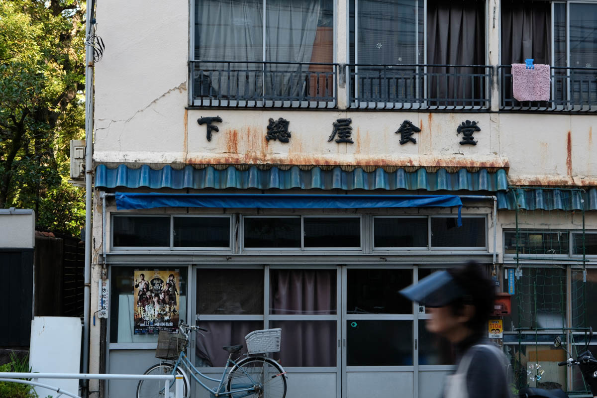 一本裏の街の顔_c0084666_15212961.jpg