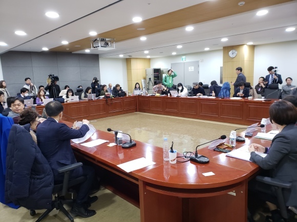 12/6 弁護士・支援団体ら文喜相案に対する討論会 韓国国会会議室_b0156367_13023729.jpg