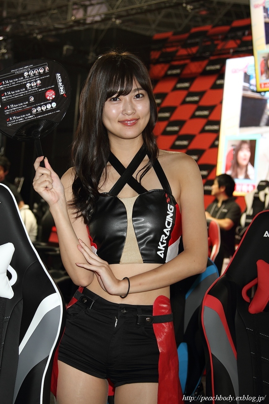 知本真以子 さん（AKRacing ブース）_c0215885_21583488.jpg