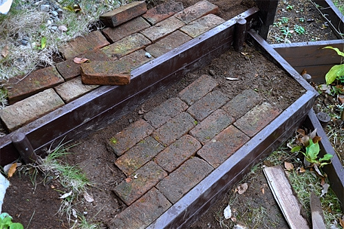 [DIY] マイガーデンの階段の修復。_a0282620_20233958.jpg