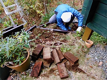 [DIY] マイガーデンの階段の修復。_a0282620_20234328.jpg