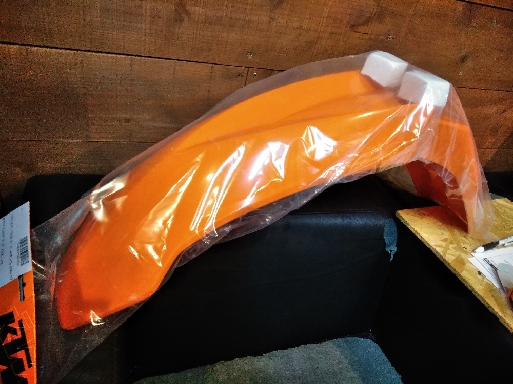 KTM フロントフェンダー完結編_f0063532_08145357.jpg