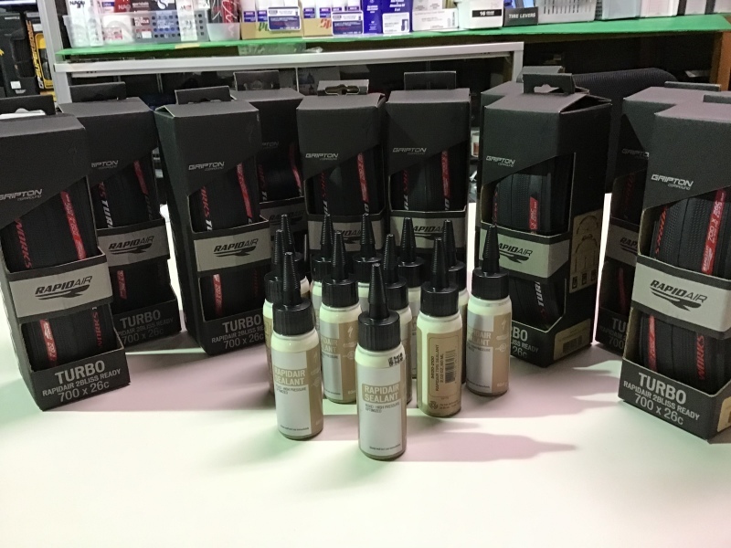 チューブレスレディータイヤ 入荷!!_e0365437_16471278.jpeg