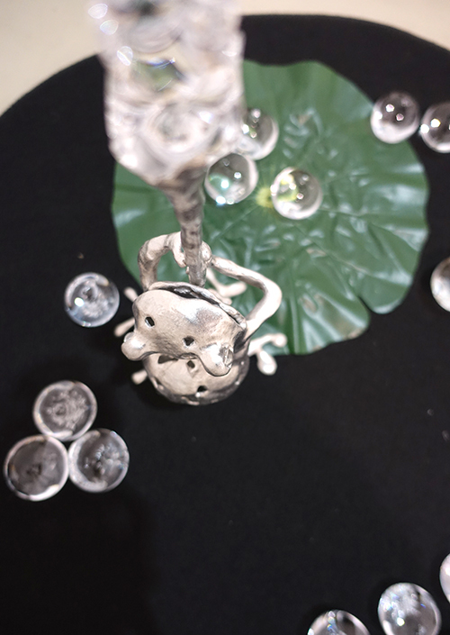 12/22(日)まで!【細見博子作品展〜黒い羊と白い烏(カラス)】〜魔力を贈ります_a0017350_04403574.jpg