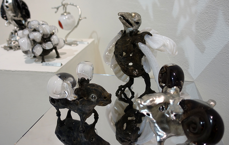 12/22(日)まで!【細見博子作品展〜黒い羊と白い烏(カラス)】〜魔力を贈ります_a0017350_04403697.jpg