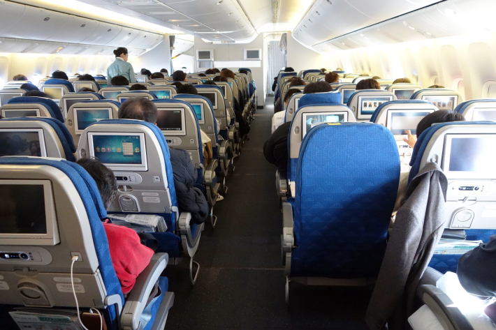 大韓航空エコノミークラスの特別機内食 KE704 成田ー仁川 KR703 仁川ー成田 ベジタリアン、シーフード、フルーツ_f0117059_23564894.jpg