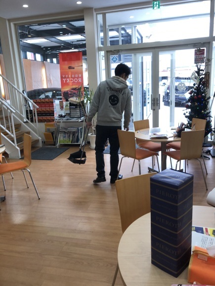 12月20日(金)本店ブログ♪ アルファード 240G あります☆両側パワースライドドア・8人乗♡ ハマー ランクルのことならTOMMY_b0127002_16542105.jpg