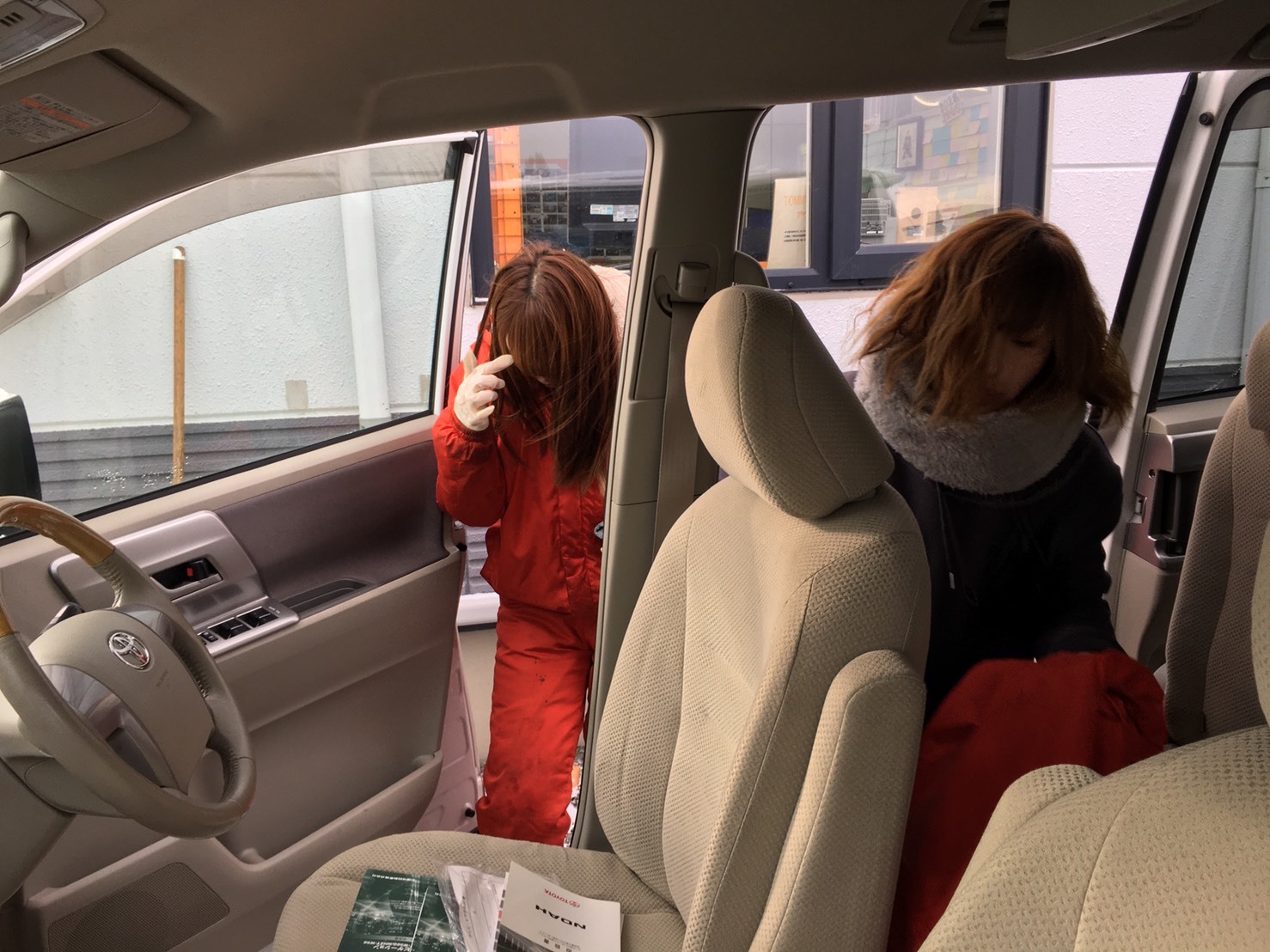 12月20日(金)☆TOMMYアウトレット☆あゆブログヾ(•̑д•̑ ๑ ) ノアS様納車☆H様デリカD:5陸送引取★ ローンサポート☆自社ローン_b0127002_16561711.jpg