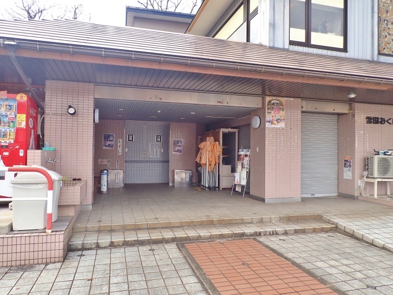 会館の公衆トイレ入り口が明るくなりました_c0336902_18471041.jpg