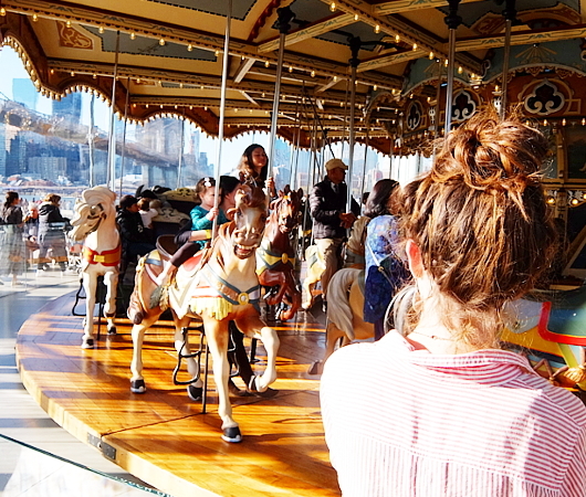 ブルックリン、Dumbo地区の名所の1つ、メリーゴーランドのJane's
