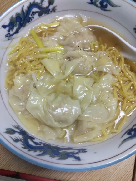 ワンタン塩ラーメンとオカンムリ_f0316507_14223829.jpg