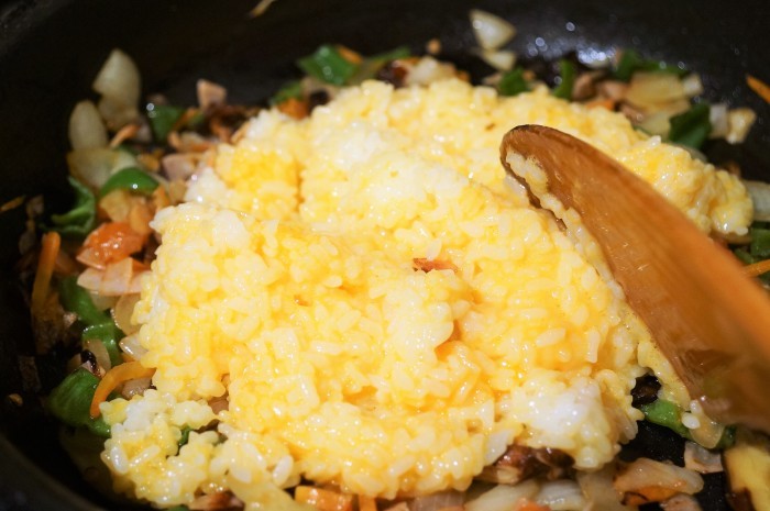 ■晩ご飯に【パラパラチャーハンの簡単な作り方】_b0033423_19155455.jpg