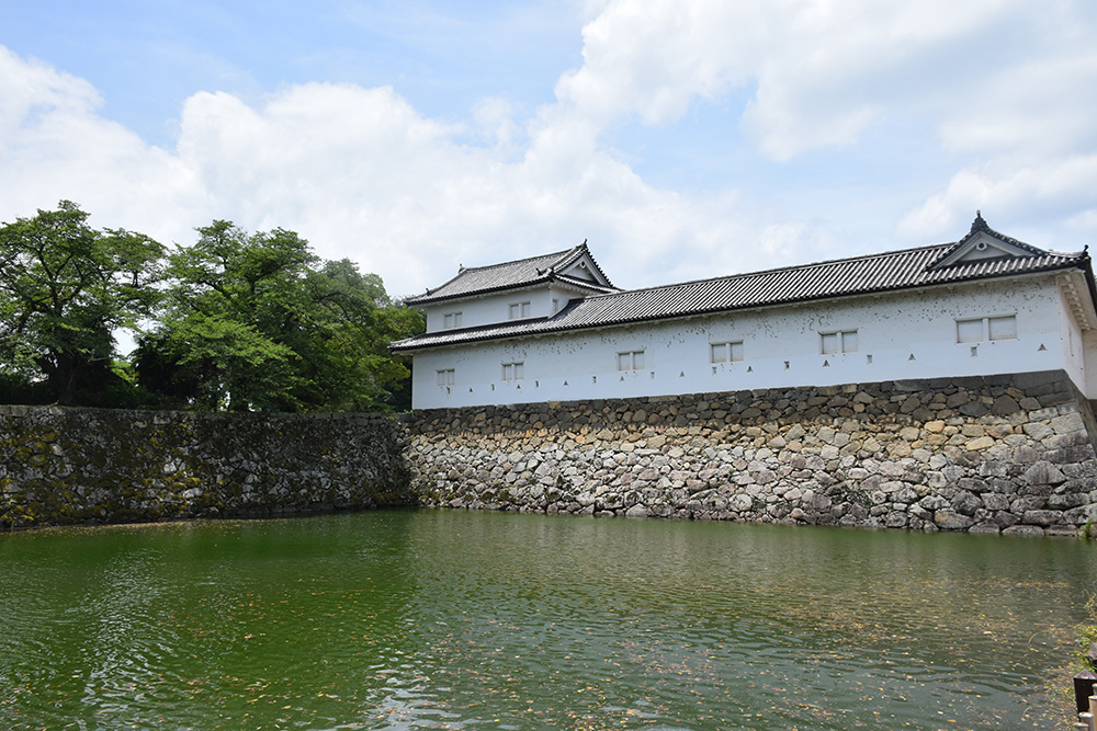 国宝・彦根城を歩く。 その1 <佐和口御門~表御殿>_e0158128_15184329.jpg