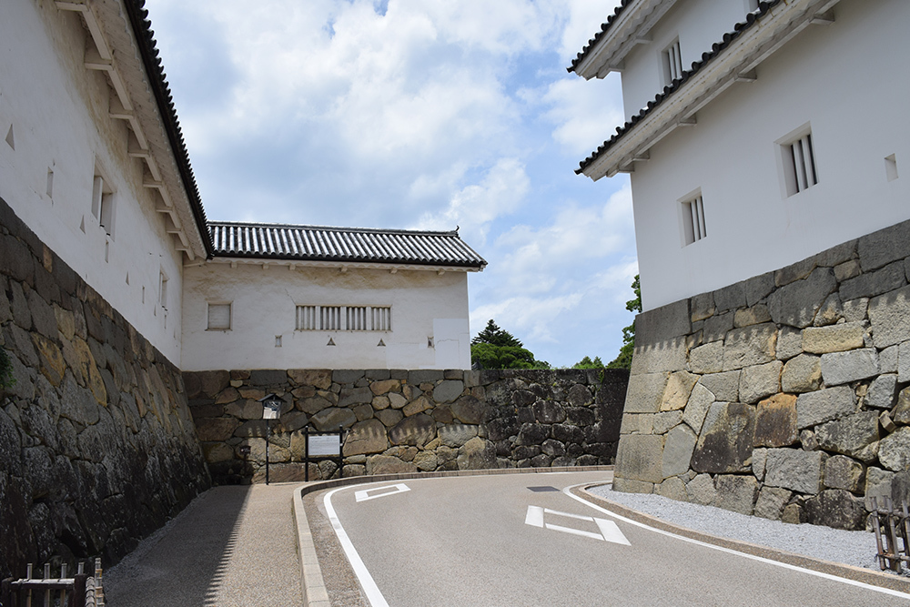 国宝・彦根城を歩く。 その1 <佐和口御門~表御殿>_e0158128_15204560.jpg