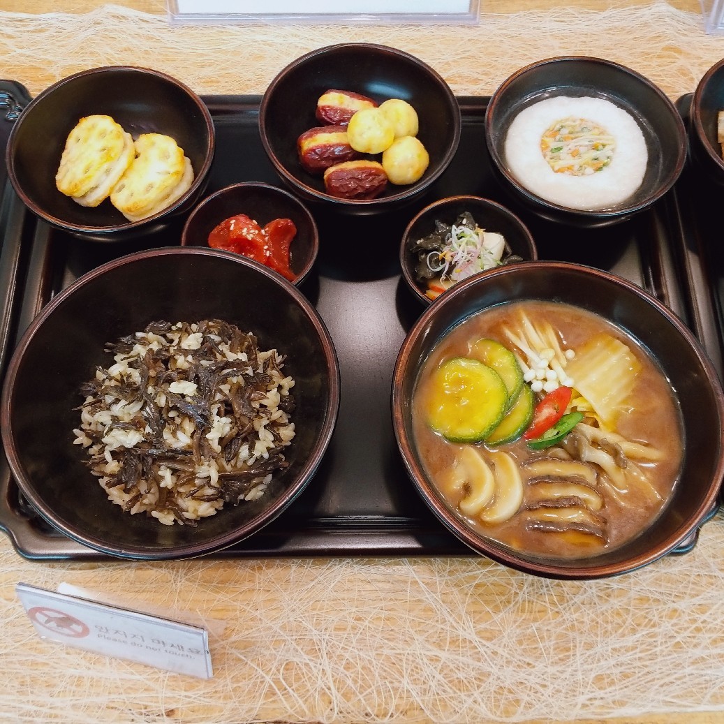 호박죽(かぼちゃ粥) &시래기감자찜(干した大根葉とじゃが芋の蒸し煮)_b0194098_14092959.jpg