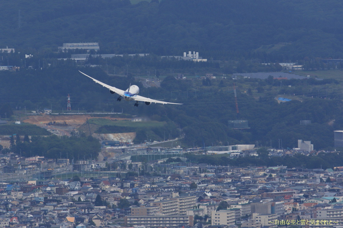 上空から右旋回を！　～函館空港～_a0263128_22244816.jpg