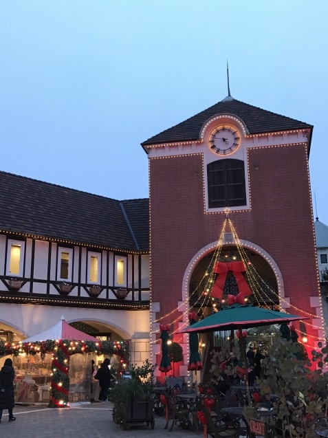 神戸でクリスマスマーケット あかね雲キレイ 神戸でクリスマスマーケット あかね雲キレイ