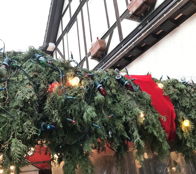 神戸でクリスマスマーケット あかね雲キレイ 神戸でクリスマスマーケット あかね雲キレイ