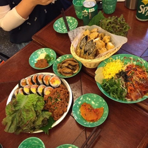 ひとりソウル旅 23 キンパを野菜で包む人気店「南道粉食」＠イクソンドン_f0054260_05193175.jpg