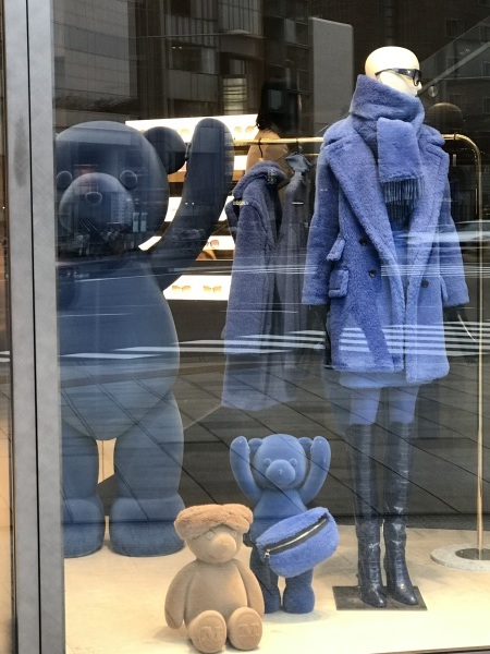 クリスマスイブの骨董通りのウインドウ_e0397389_14275672.jpeg