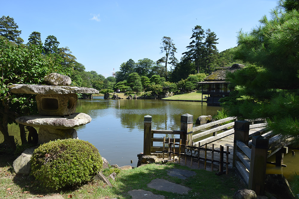国宝・彦根城を歩く。 その6 <楽々園~玄宮園>_e0158128_20121565.jpg