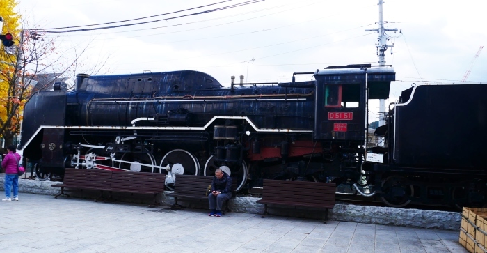 　　嵯峨嵐山駅前のD５１蒸気機関車　　２０１９-１２-２６　００：００ 　 　_b0093754_22342699.jpg